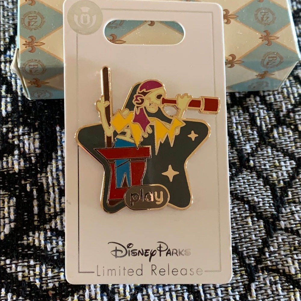 Disney Pirates of the Caribbean Play Pin